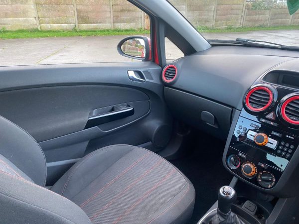 VAUXHALL CORSA SW11 JKY - Image 8