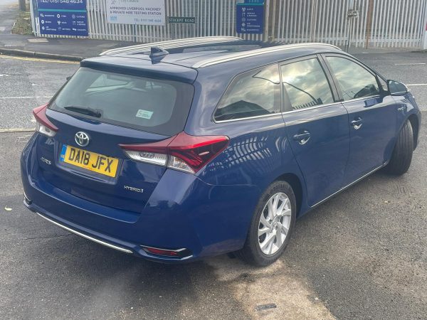 TOYOTA AURIS TOURER HYBRID - Image 2